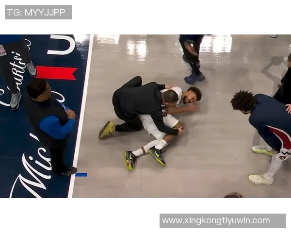 卡梅隆约翰逊膝伤严重痛苦倒地提前退场球迷心疼不已